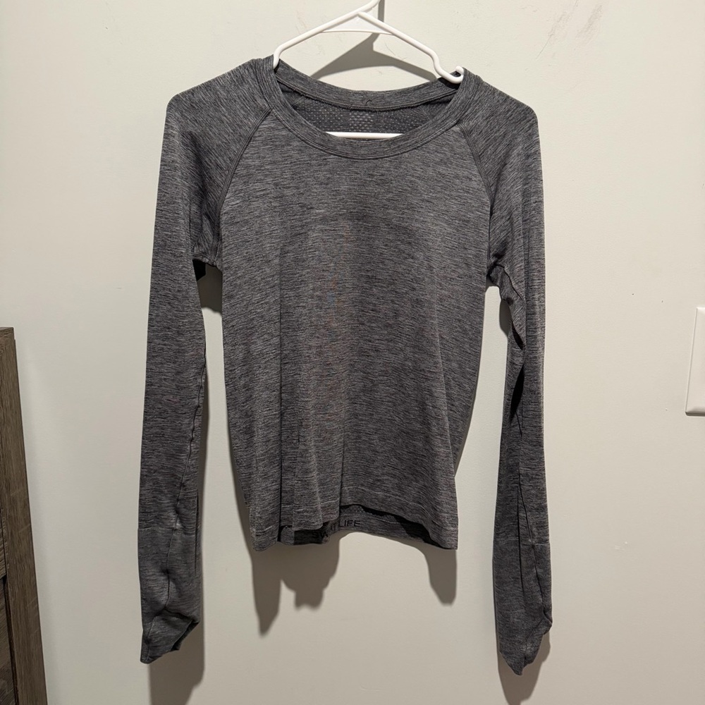 Lululemon Swiftly Tech Long Sleeve Top. Grey. Size 6. EUC.